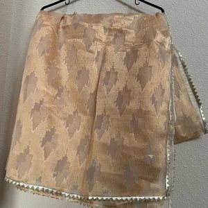 Pakistani/Indian/Bangladeshi Drape dupatta/veil for special occasions.